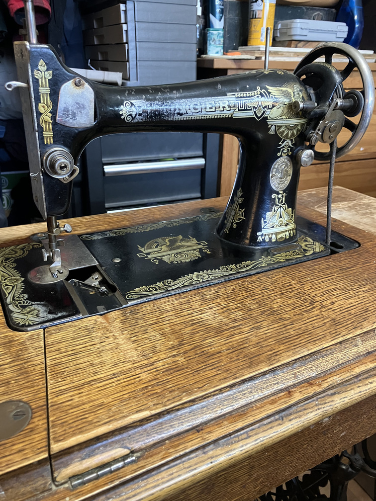 Machine head and bed with Sphinx decals